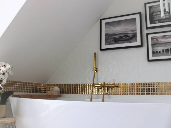 Domek Hampton nad jeziorem z jacuzzi całorocznym