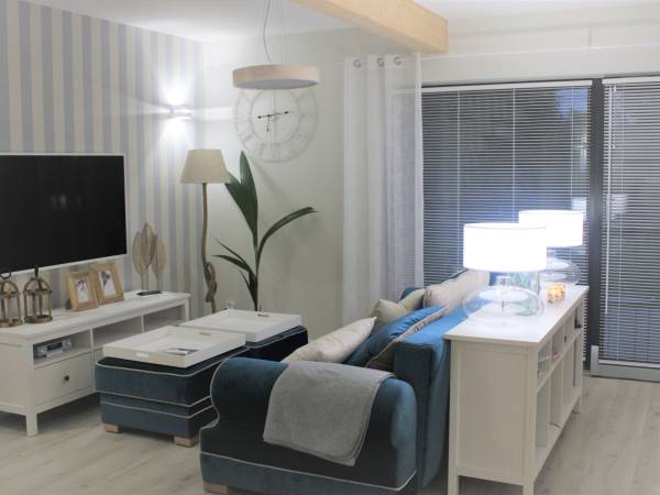 Domek Hampton nad jeziorem z jacuzzi całorocznym