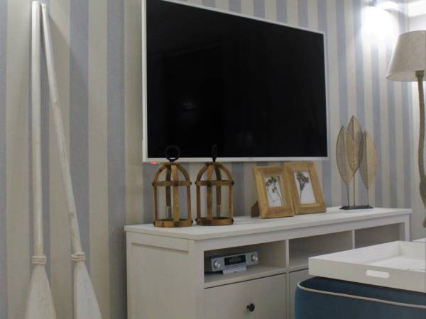 Domek Hampton nad jeziorem z jacuzzi całorocznym