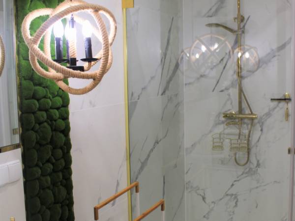 Domek Hampton nad jeziorem z jacuzzi całorocznym