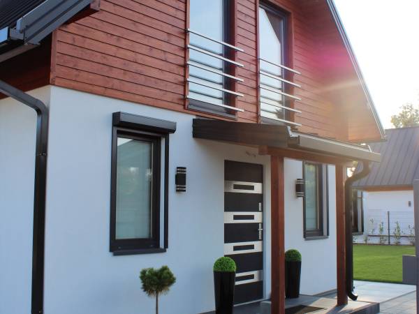 Domek Hampton nad jeziorem z jacuzzi całorocznym