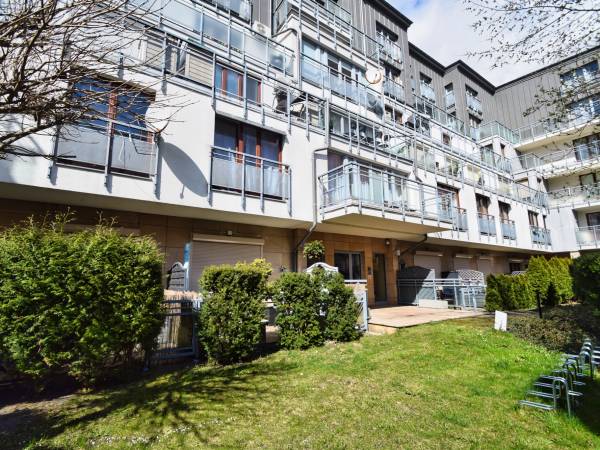 Villa Marea widok z okna na ogród