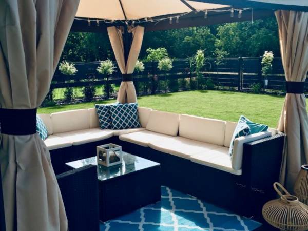 Domek Hampton nad jeziorem z jacuzzi całorocznym