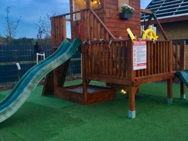 Domek Hampton nad jeziorem z jacuzzi całorocznym