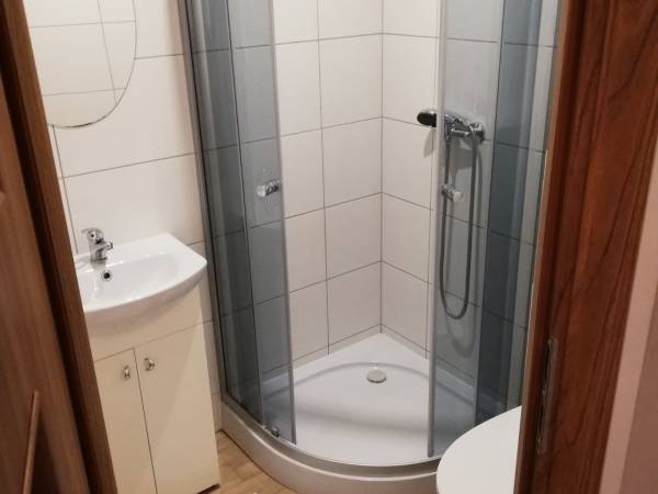 łazienka w pokoju 3 os.