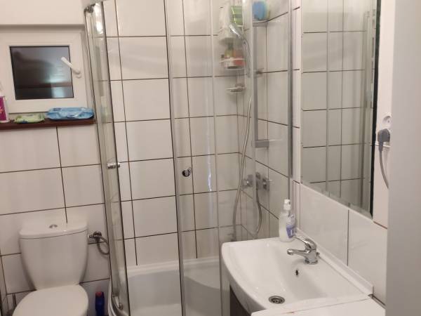 Domek w lesie nad rzeką Świder