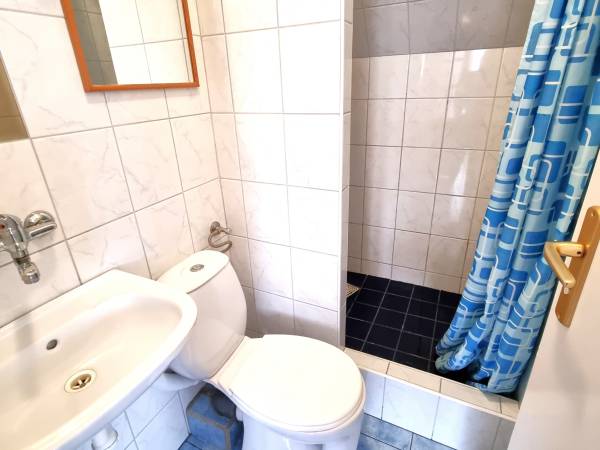 łazienka w pokoju 3-4 osobowym