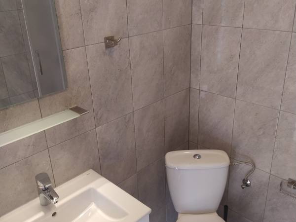 łazienka z kabiną prysznicową