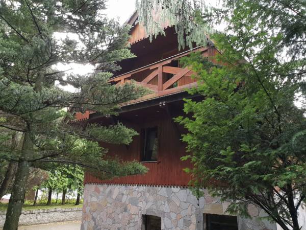 front domu od stony wjazdu 