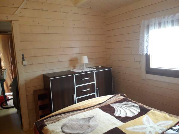 Mały domek sypialnia duża