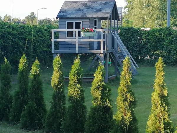 Domek,huśtawki dla dzieci