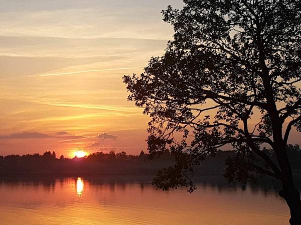 J. Białe-zachód słónca