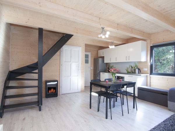 Szary Domek 10 os-salon