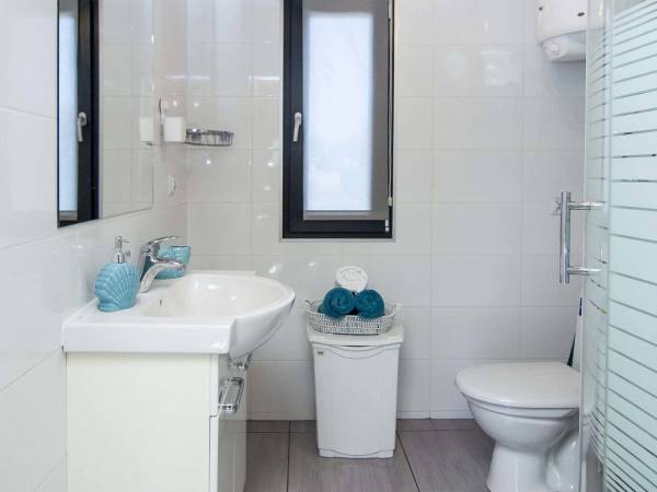 Szary 10 os-łazienka