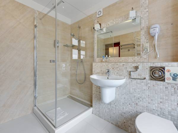 Studio White 35m2 z aneksem kuchennym i łazienką