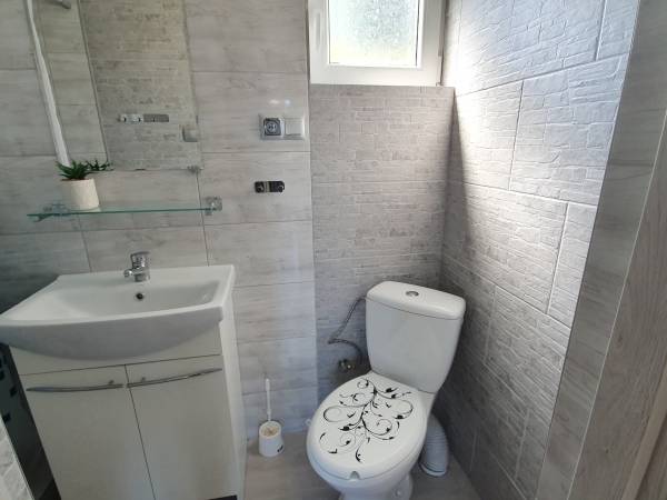 łazienka w małym domku