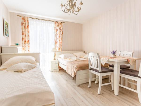 Pokoje Gościnne Pod Strzechą