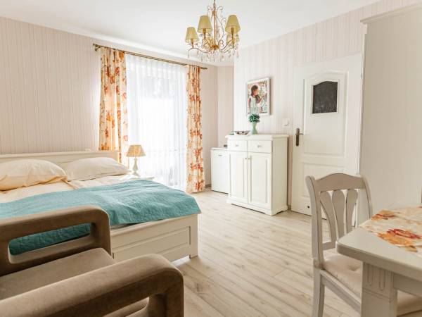 Pokoje Gościnne Pod Strzechą