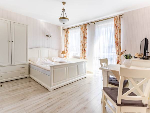 Pokoje Gościnne Pod Strzechą