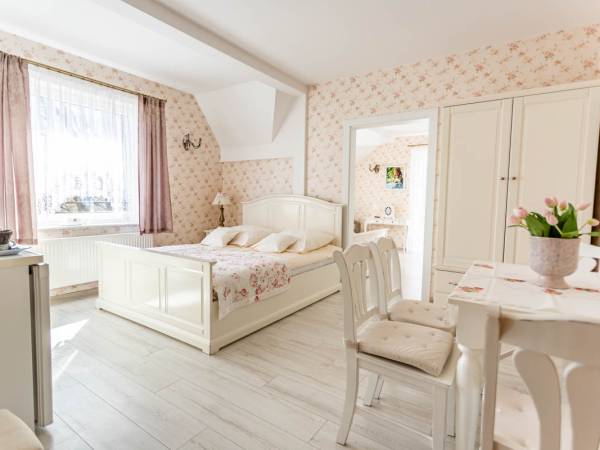 Pokoje Gościnne Pod Strzechą