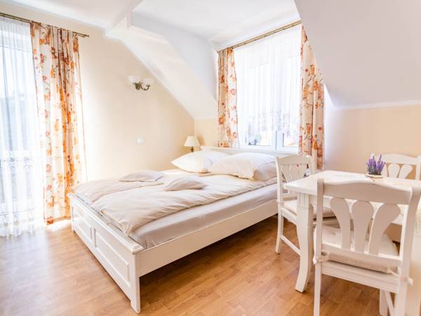 Pokoje Gościnne Pod Strzechą