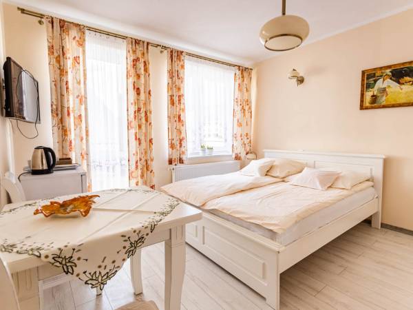 Pokoje Gościnne Pod Strzechą