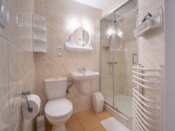 łazienka pokój 2-os. z balkonem