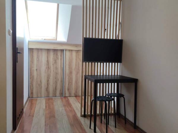 POKÓJ DWUOSOBOWY Z ŁAZIENKĄ. BEZ BALKONU 