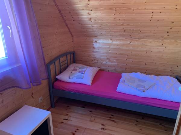 Nadia 1 dwa łóżka pojedyncze w drugiej sypialni