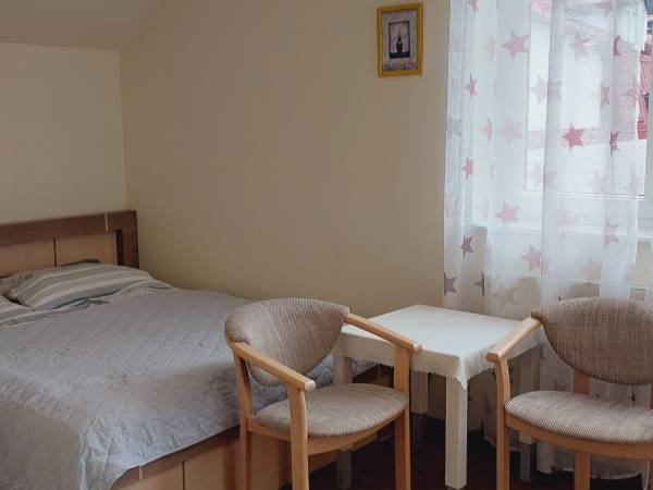 Pok. 2-os. drugie piętro.