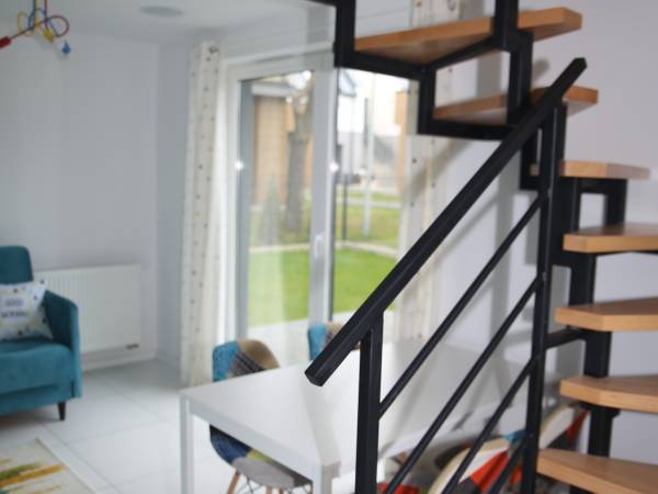 Domek: Kolorowa biel 