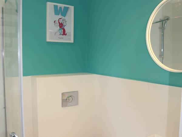 Domek: Kolorowa biel 