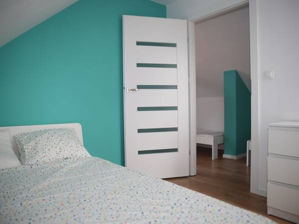 Domek: Kolorowa biel 