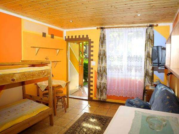 Domek nr 1 czteroosobowy z łazienką.