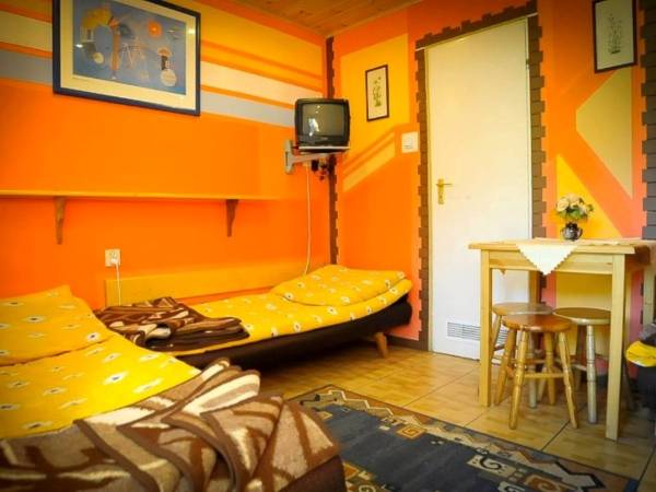 Domek trzyosobowy z łazienką.