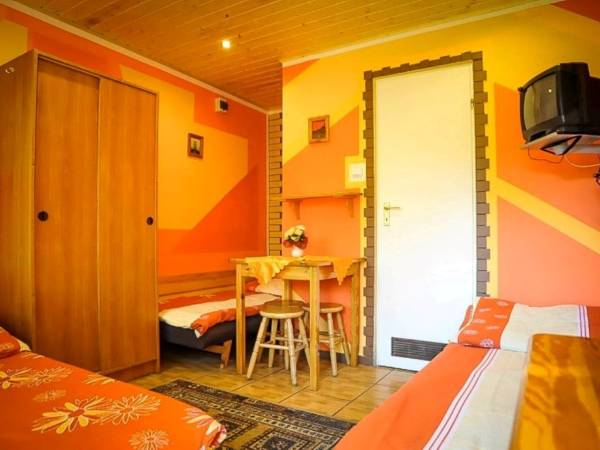 Domek trzyosobowy z łazienką.