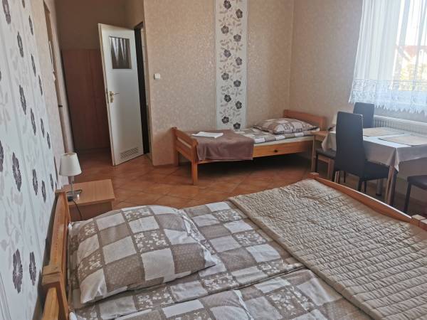 Pokój nr 3 - 3 osobowy z łazienką 