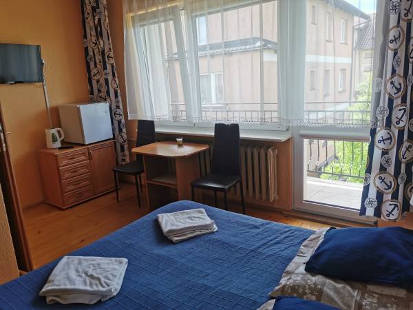 Pokój nr 7 - 2 osobowy z balkonem i łazienką 