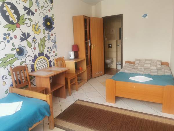 Pokój nr 15 - 4/5 osobowy z dwoma łazienkami i osobnym wejściem 