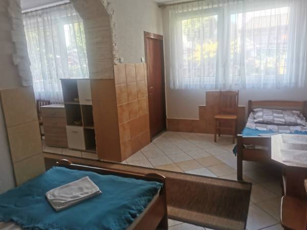 Pokój nr 15 - 4/5 osobowy z dwoma łazienkami i osobnym wejściem 