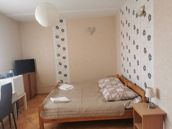 Pokój nr 3 - 3 osobowy z łazienką 