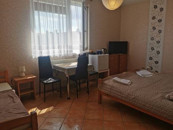 Pokój nr 3 - 3 osobowy z łazienką 