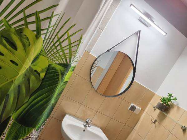 Nr B . Pokój 3 os. łazienka (prysznic,wc,umywalka )