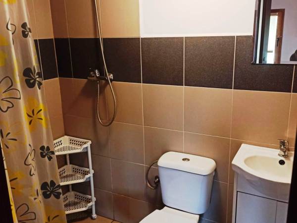 Domek nad jeziorem, mazury, ogrzewany.