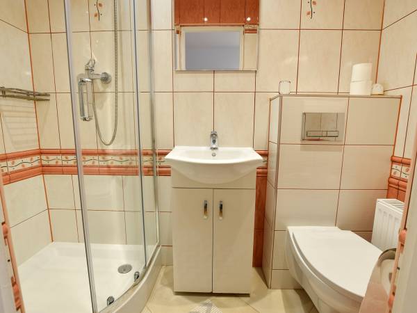 Łazienka w małym pokoju 2-os.