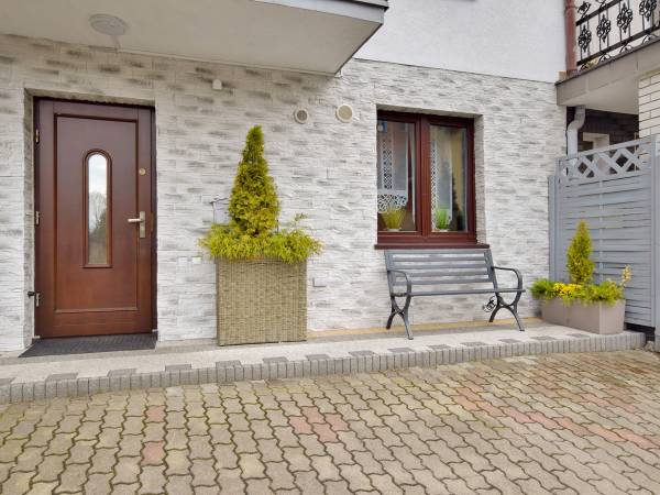 Parking przed obiektem