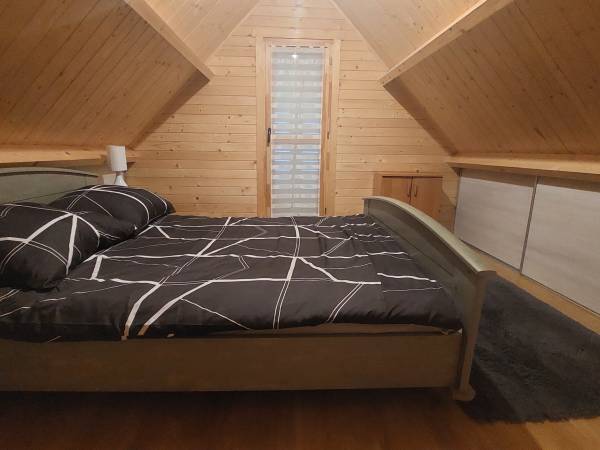 Domek Patrycja sypialnia z balkonem