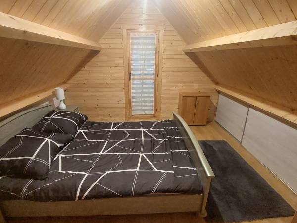 Domek Patrycja sypialnia z balkonem