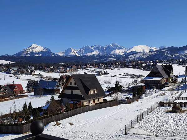 Widok z balkonu zima=ą