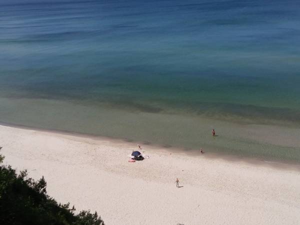 Szeroka,spokojna plaża.